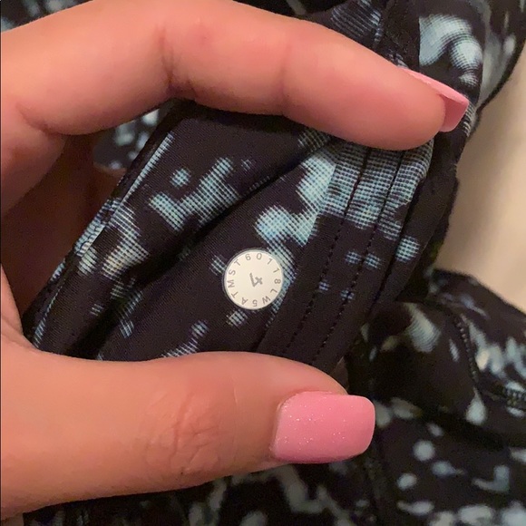 Lululemon 7/8 leggings - Picture 3 of 4